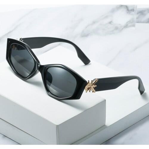 2021 New Fashion Cat Eye Sunglasses Women Men Metal Logo Decorate Luxury Brand Designer Shield Gradienst Lens Travel Sun Glasses