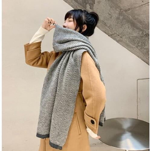 New arrival fashion temperament ladies high quality knit comfortable warm thick long scarf women outdoor sweet striped scarf