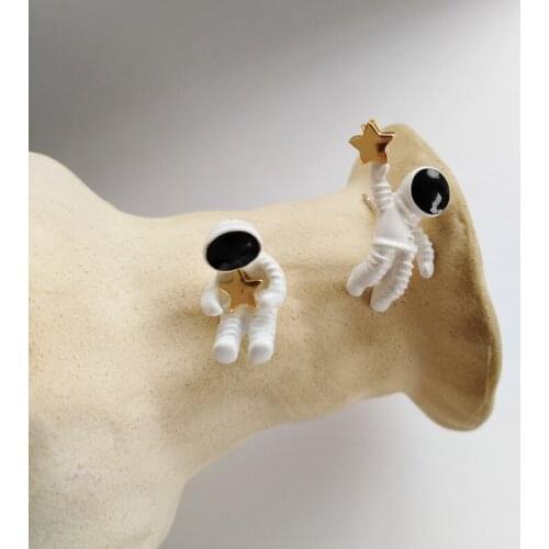 Wholesale S925 Silvery Needle Astronaut Creative Ear Stud Stars Simple Asymmetric Non-Mainstream Design Earrings Wholesale