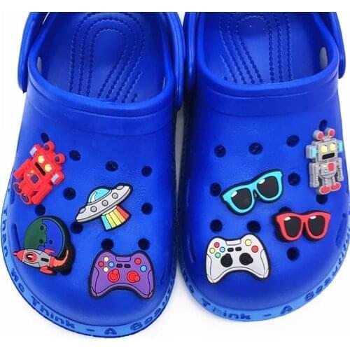 Single Sale 1Pcs Novelty Spaceship Sunglasses Robot Shoes Accessories Shoe Charms Shoe Decoration Kids Party X-mas GiftCroc Jibz