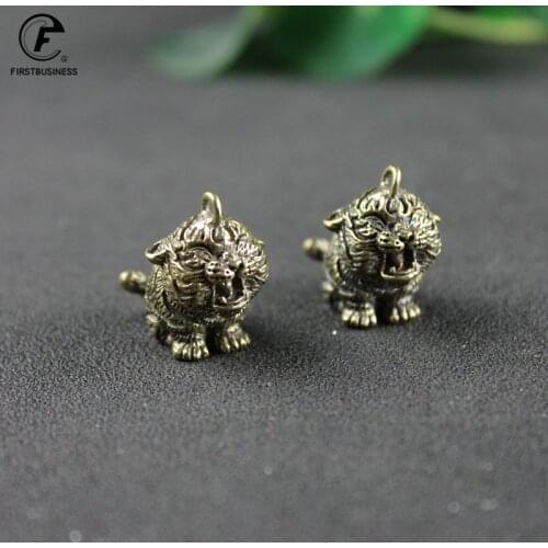 Copper Tiger Small Ornaments Retro Brass Chinese Zodiac Animal Tiger Statue Figurines Keychains Pendants Antique Home Desk Decor