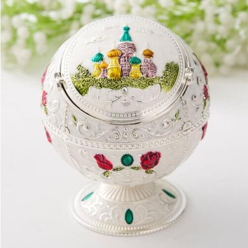 New Elegant Gold Metal Globe Ashtray Exquisite Rose Castle Pattern Luxury Home Office Decorations Desktop Ashtray With Lid Decor
