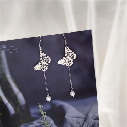 Romantic Elegant Metal Butterfly Pearl Alloy Chain Tassel Drop Earrings Korean Bowknot Pendent Earrings for Women Girls Jewelry