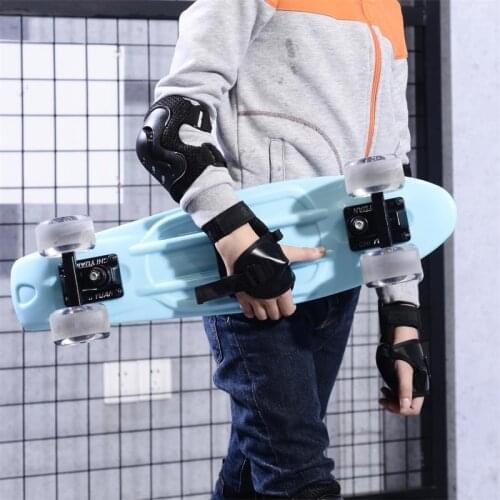 One-Piece Fish Skateboard Banana Board Flash Single-Tilt Skateboard for Children Or Adults Four-Wheel Scooter