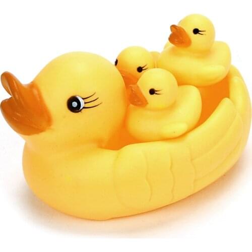 2018 Cute Lovely Mummy And Baby Rubber Race Squeaky Ducks Family Bath Toy Kid Game Toys 1 Big 3 Small Duck Taking Shower Toy