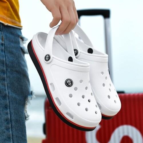 2021 New Fashion Sandals Men Clogs Slippers Soft Bottom Beach Sandals Men Clog Sandals Comfortable Breathable Ankle-Wrap EVA
