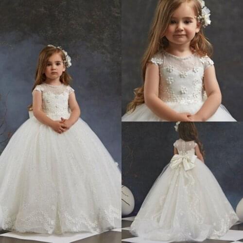 Luxury Beautiful Flower Girls Dress Jewel Capped Sleeve Lace Appliques Kids Prom Gowns Button Back Flower Girls Dress