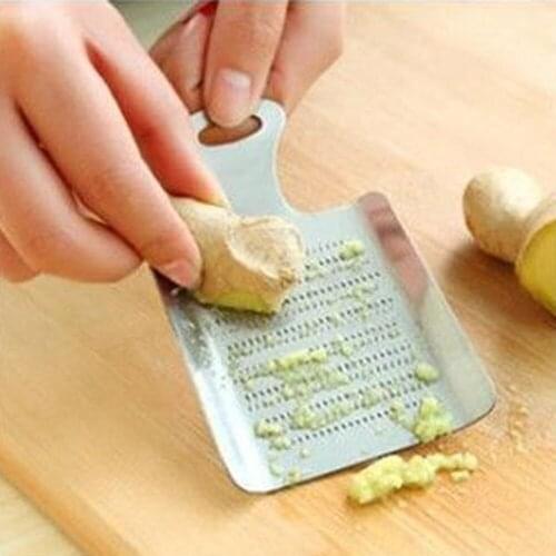 11.1*7.1cm/4.37*2.8 New Ginger Garlic Wasabi Grater Crushed Garlic Press Device Kitchen Tools Stainless Steel