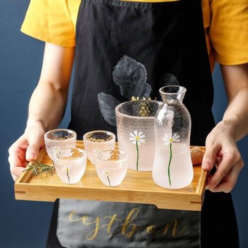 Ins Small Daisy Cloud White Wine Glass Glass Hip Flask Wine Cup Small One or Two Use A Glass of Spirits Glass Wine Utensils