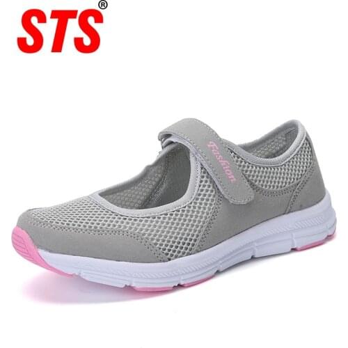 2019 New Spring Women Shoes Middle Old Age Women Breathable Mesh Cloth Anti-slip Sneakers Female Leisure Black Flats Plus Size