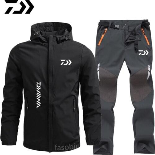 Daiwa Waterproof Fishing Suits Mens Autumn Winter Fishing Apparel Breathable Hooded Fishing Jackets Outdoor Windproof Clothing