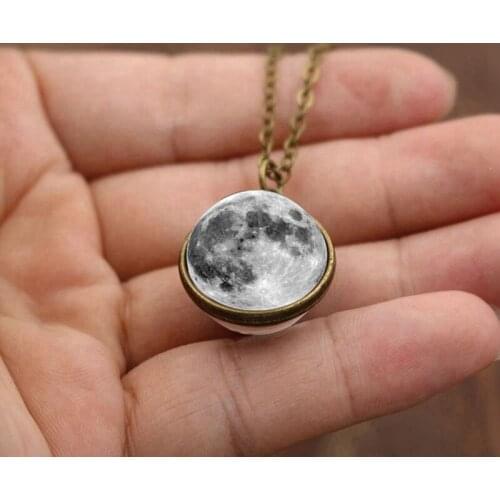 Vintage Double-Sided Glass Ball Shine Gray Moon Pendant Necklace Ladies Fashion Simulation Full Moon Necklace Jewelry Gift