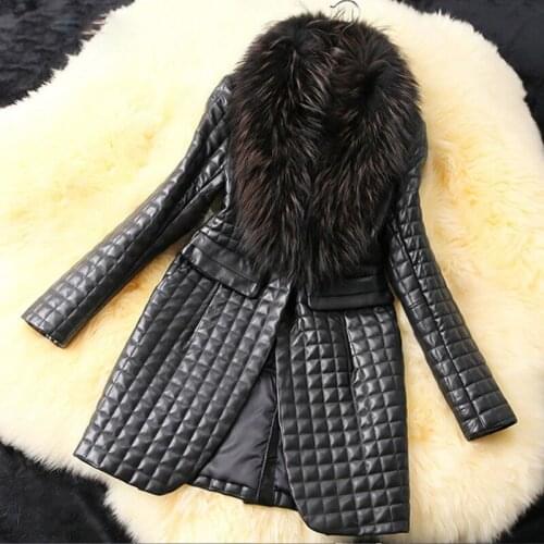 The fur coat is too large. The fur collar is sheep skin, imitation leather and cotton leather coat Fur coat women jacket