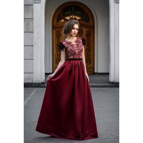 Vkiss Prom Dress Satin Burgundy Feathers Backless Short Sleeves O-neck Lace Illusion Floor Length Evening Dress graduation robes