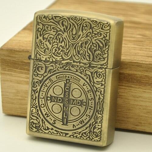 Bronze Brushed Relief Rich Flower Pattern Vintage Vintage Windproof Kerosene Lighter