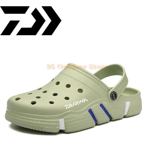 Daiwa New Fishing Shoes Summer Sandals Men Casual Shoes Mules Clogs Breathable Beach Slippers Casual Male Water Shoes