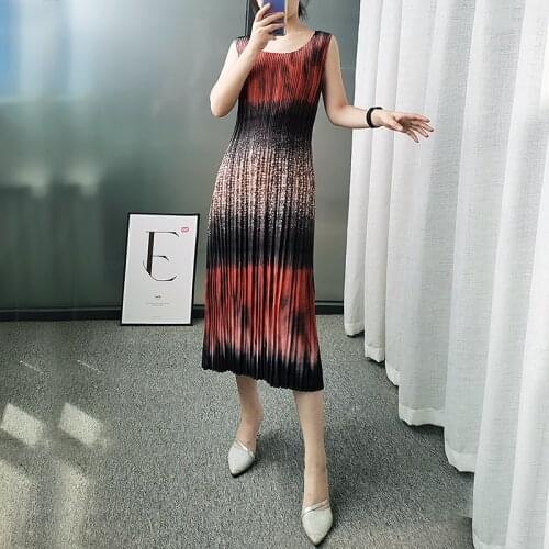 HOT SELLING Miyake fold sleeveless fashion o-neck print pleated dress IN STOCK