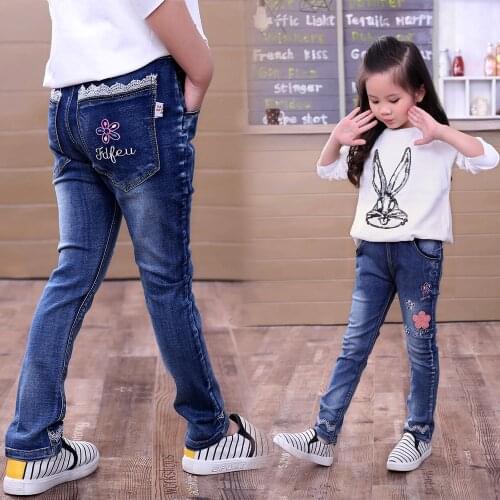 2018 Spring Fashion Kids Girls Jeans Pants Girls Leggings Cartoon Embroidered flowers Children Pencil Pants denim Trousers