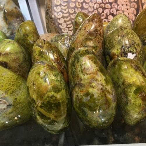 Beautiful Natural Green Opel Stone Stand Ornament Raw Gemstone Meditation Crystal Healing Energy Mineral Home Decoration