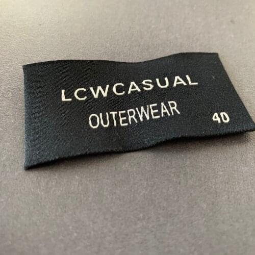 Custom -Made High Density Black Bacground Damask Woven Labels