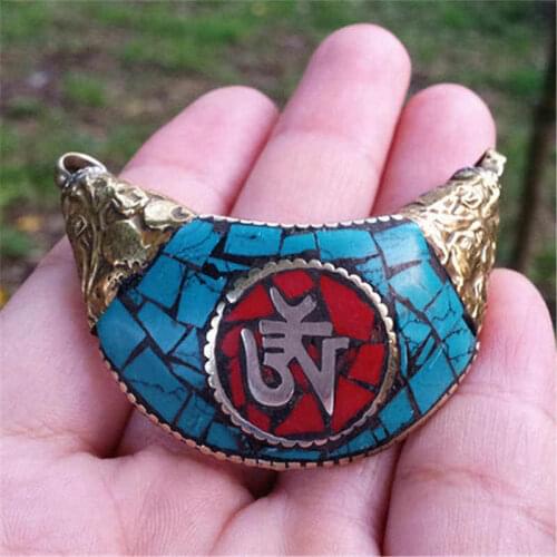 TBP734 Tibetan OM Amulet Natural Whole Seasnail Big Pendants Tibet Handicraft