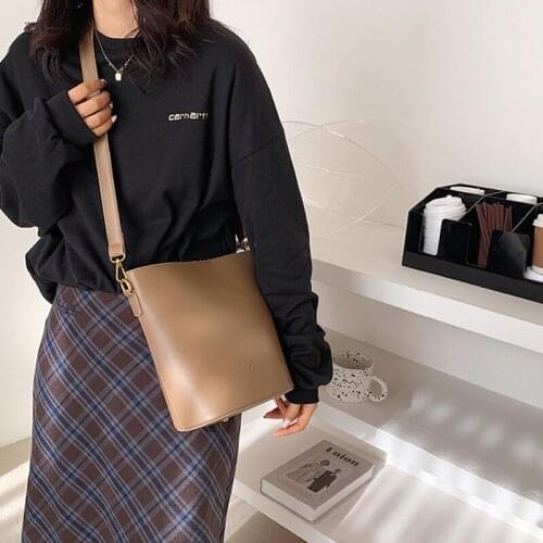 Vintage Pu Leather Shoulder Bags For Women Casual Large Capacity Messenger Bags Female Solid Luxury Bucket Handbag Totes