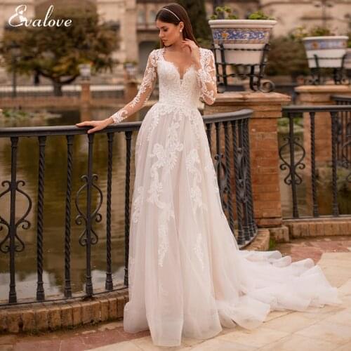 EVALOVE Glamorous Appliques Full Sleeve A-Line Wedding Dress Romantic Sweetheart Neck Brush Train Customized Vintage Bridal Gown