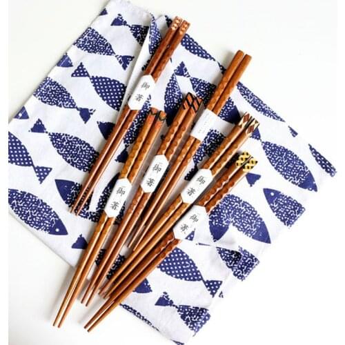 1 Pair Of Tortoise Shell Chopsticks Carved With Italian Magic Color Strip Edge Technology Household Dinnerware