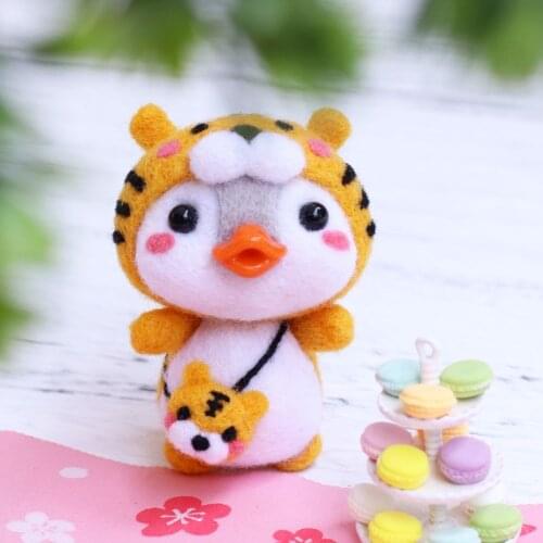 Tiger Penguin Wool Felt Craft DIY Unfinished Poked Set Needle Material Bag Pack E56C