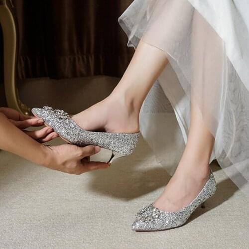 Wedding Shoes Womens 2020 New Low Heel 3cm Bridal Shoes Silver Color High Heels Sequined Bridesmaid Shoes Wedding Crystal Shoes