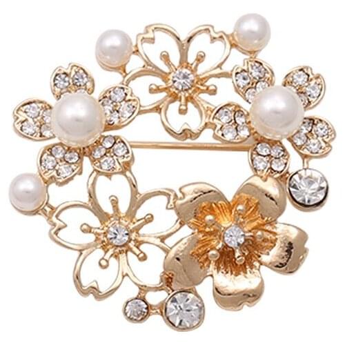 European and American fashion new imitation pearl petals hollow corsage brooch accessories wholesale