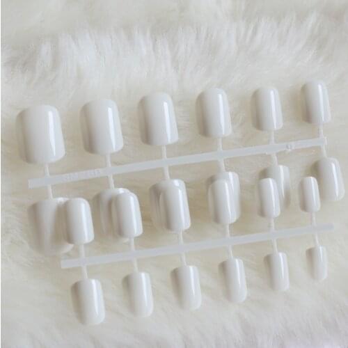 24pcs Fashion and Beautiful Candy Color Short Round Toe Fake Nails Milky white N412