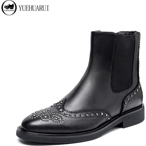 Male Brock carved short boots Cow Leather Boots Mens leather boots elastic sleeve a foot on the Chelsea boots man