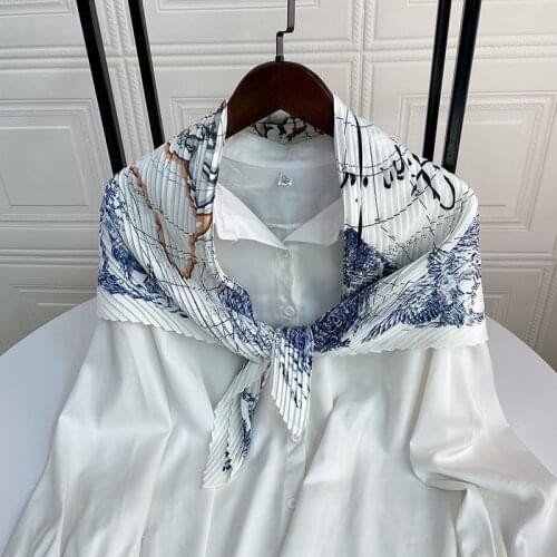 2021 Spring French Retro New Wrinkled Twill Scarf Elegant Sense To Wear Silk Scarf Animal Print