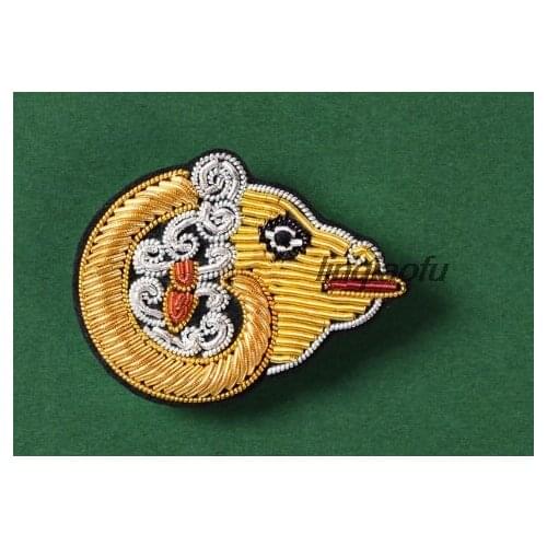 Hand-embroidered pin anti-light brooch high-end cute sheep head cartoon badge