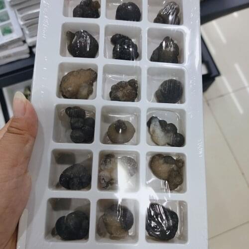 A box of Natural Agate Raw Stone Gray Egyptian Agate Ore Ornaments Collection Ornamental Mineral Specimen Stone