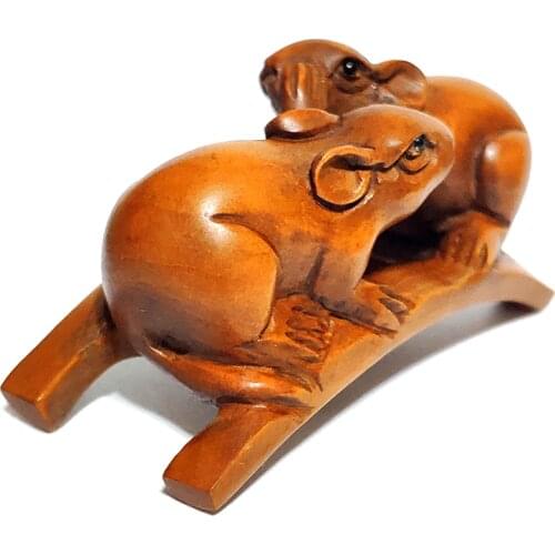 Y6566 - 2'' Hand Carved Boxwood Netsuke: 2 Mice on Ladder Whispering
