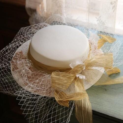 FS White Flower Mesh Hat Flat Fedoras Caps Big Brim Hats For Women Retro Hepburn Bride Church Hats Lady Derby Cloche Cap Autumn