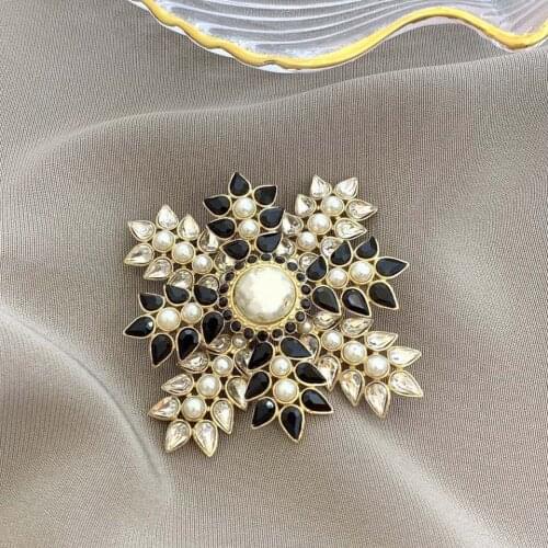 Brand Fashion Vintage Camellia Flower Style Snowflake Brooch Sweater Jewelry Light Gold Color Fine Top Quality Pearls