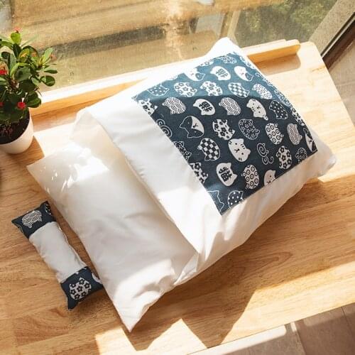 New Cat Bed Winter Warm Pet Bed Kitten House Small Dog Puppy Kennel Nest Sofa Cushion Removable Japanese Futons Sleeping Cat Bed
