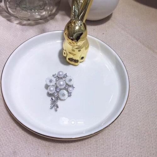 Free Shipping Fashion Jewelry Exclusive Design Beautiful Shell Plum Brooch Pins for Women Vintage Natural Stone Brooches