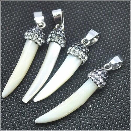 New arrivals shell pendants from ocean seawater for new tourism collections items selling by piece shell gifts with rhine pepper