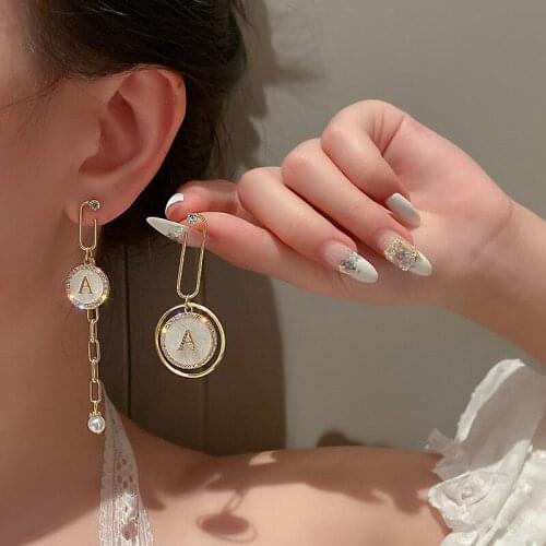 New Shell Letter A Hoop Earrings for Women Girls Asymmetric Earrings Pin Pearl Design Earring Party Wedding Jewelry Accessories