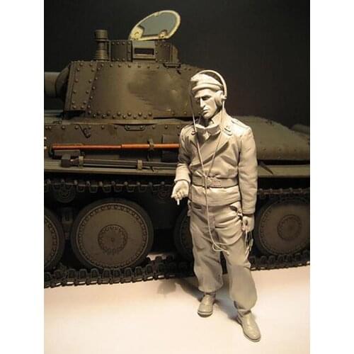 Resin Figure 1/16 ancient stand man (NO TANK ) Model Unassambled Unpainted Figure Building Kit