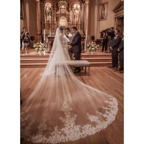 Hot 4 Meter White/Ivory Beautiful Cathedral Length Lace Edge Wedding Veil With Comb Long Bridal Veil Mariage plus size 2019 new