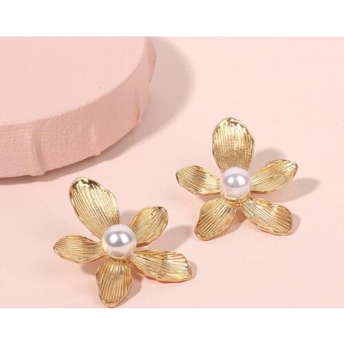 Vintage Metal Flower Stud Earrings for Women Fashion Sweet Cute Petal Earrings Pendientes Party Jewelry Accesorios Gifts R34