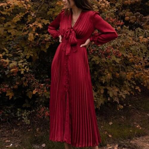 Restoring New Hepburn wind ancient ways satin French dress red scarlet red dress pleated temperament dress