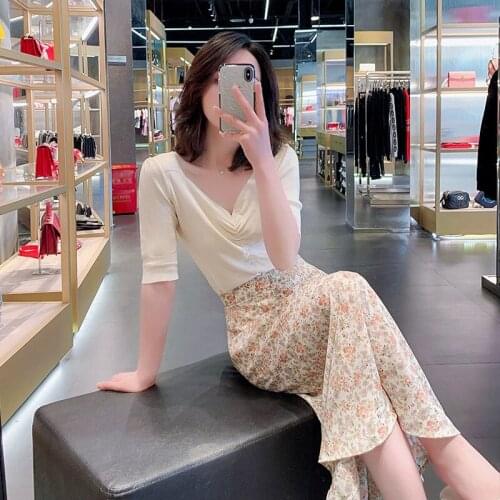 Women 2021 Summer Fashion Two-piece Suits Female New V-neck Knitted Pullover Tops Ladies Loose Chiffon Printed Skirts Sets M90