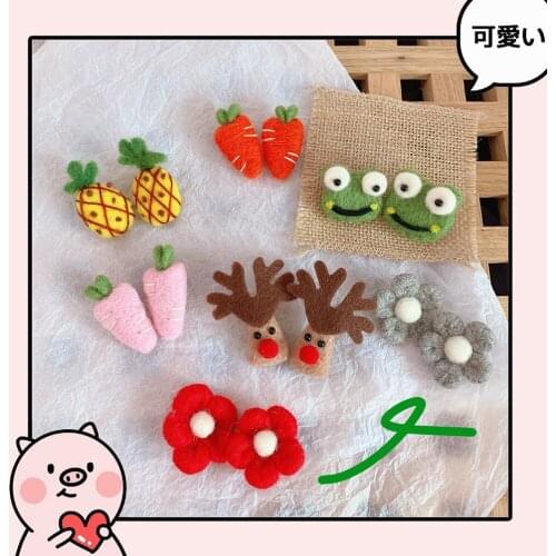 2021 New Korea Fashion Christmas Elk Brooch Lovely Knitted Brooch Handbag Decorations Anime Brooch Jewelry Wholesale Brooch