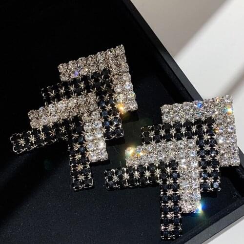 New Fashion Crystal Arrow Stud Earring White Black Stitching Earrings Chic Exquisite Womens Accessories 2021 Vintage Jewelry